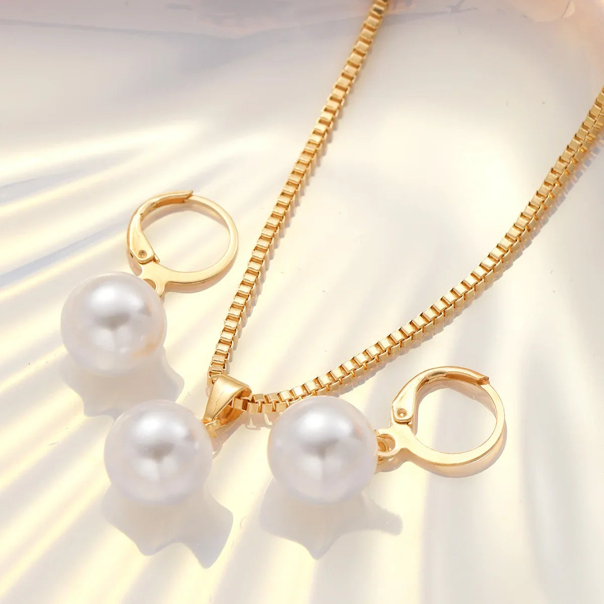 Stylish Pearl Jewelry Set for Women, Featuring Drop Earrings and Matching Necklace, Simple Elegant Everyday Wear and Party Acces