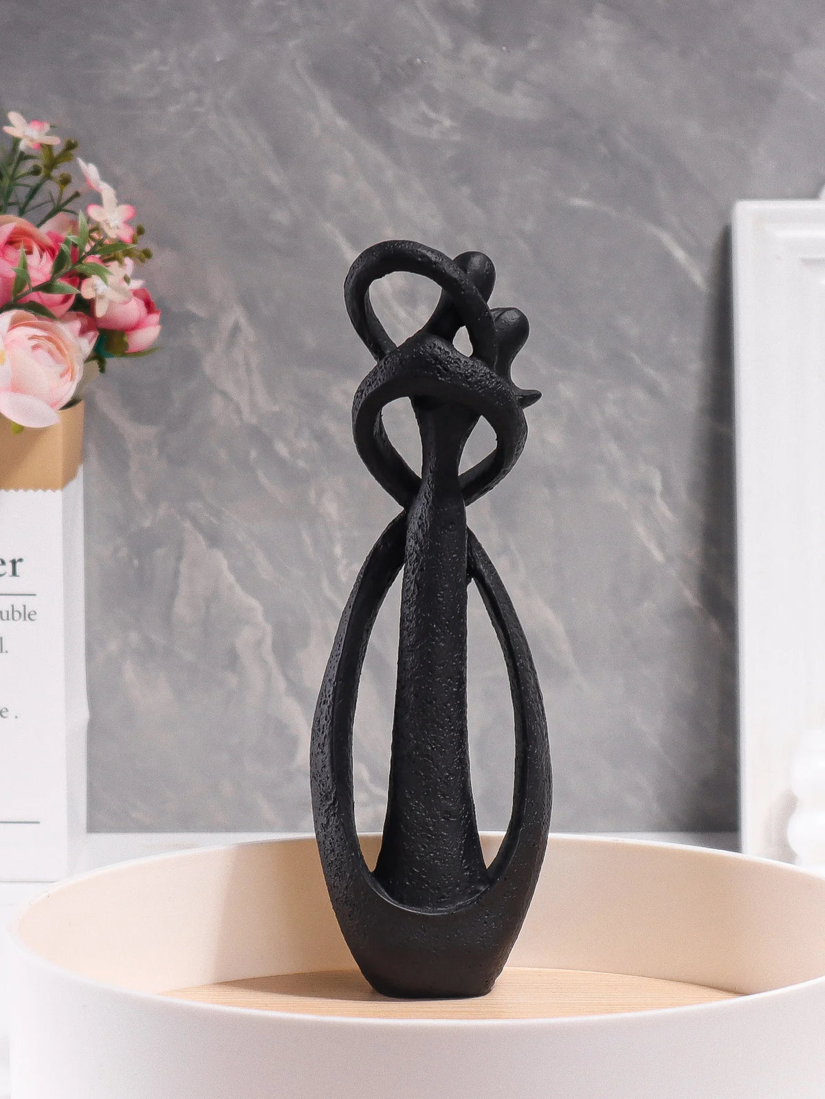 Sculpture de couple enlacé en résine | Décoration intérieure